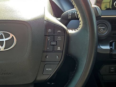 Used 2023 Toyota Prius LE FWD image 19