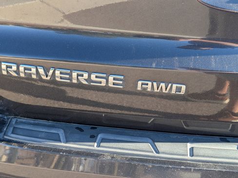 Used 2017 Chevrolet Traverse LT w/ Style and Technology Package image 7