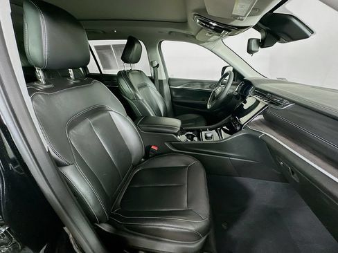 Used 2023 Jeep Grand Cherokee L Limited AWD/4WD image 42