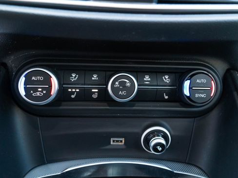 Used 2024 Alfa Romeo Stelvio Veloce image 31