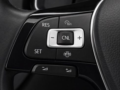 Used 2019 Volkswagen Jetta SE w/ Cold Weather Package FWD image 34