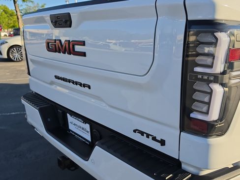 Used 2023 GMC Sierra 1500 AT4 w/ AT4 Premium Package AWD/4WD image 10