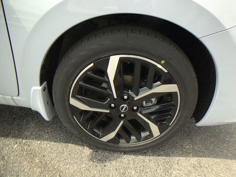 New 2025 Nissan Versa SR image 11