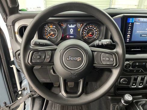 Used 2025 Jeep Wrangler Sport AWD/4WD image 17