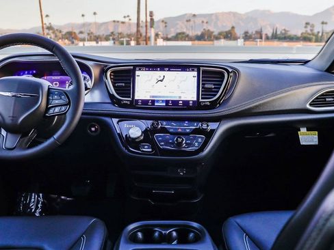 New 2026 Chrysler Pacifica Select w/ S Appearance Package image 13