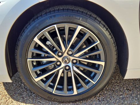 Certified 2025 Lexus ES 300h w/ Premium Package image 11