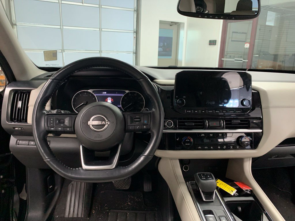 Used 2022 Nissan Pathfinder SL AWD/4WD image 8