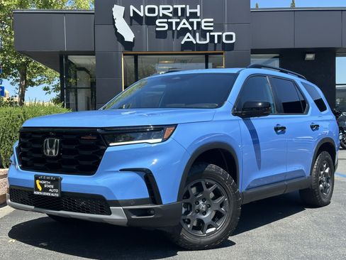 Used 2024 Honda Pilot TrailSport image 2