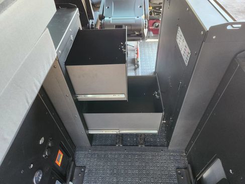 Used 2024 Mercedes-Benz Sprinter 2500 image 75