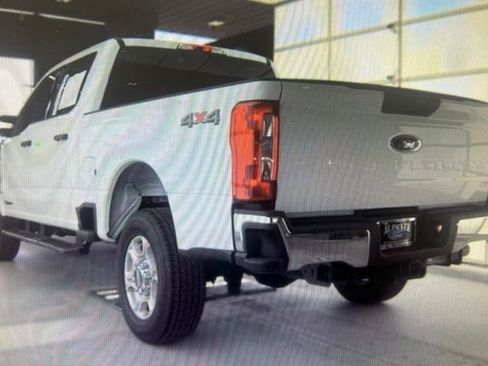 Used 2025 Ford F250 XLT AWD/4WD image 2