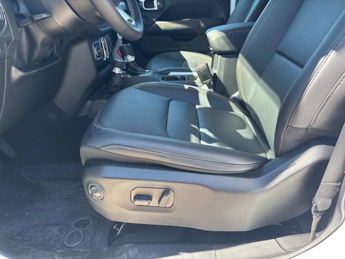 Certified 2025 Jeep Wrangler Unlimited Sahara image 16