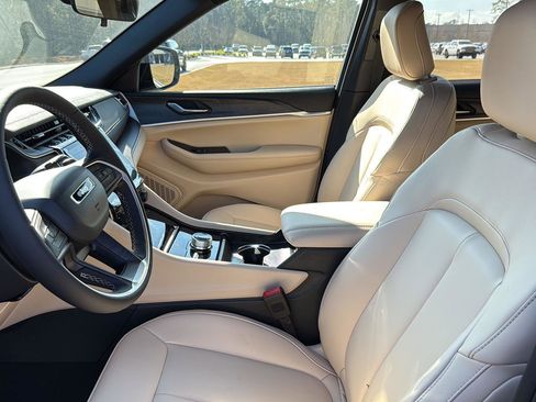 New 2025 Jeep Grand Cherokee Limited w/ Black Appearance Package image 13