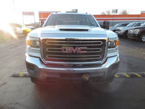 Used 2018 GMC Sierra 3500 4x4 Crew Cab w/ Sierra Convenience Package image 4