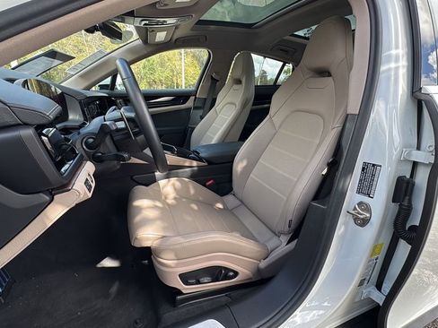 Certified 2025 Porsche Panamera RWD image 5