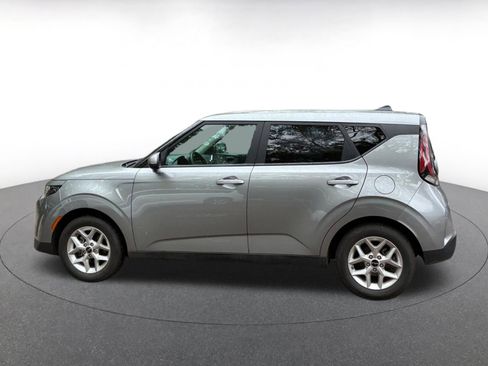 Used 2025 Kia Soul LX w/ LX Technology Package image 4