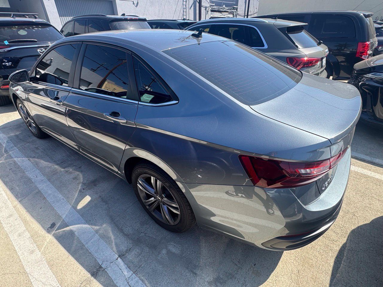 Used 2023 Volkswagen Jetta SE FWD image 4