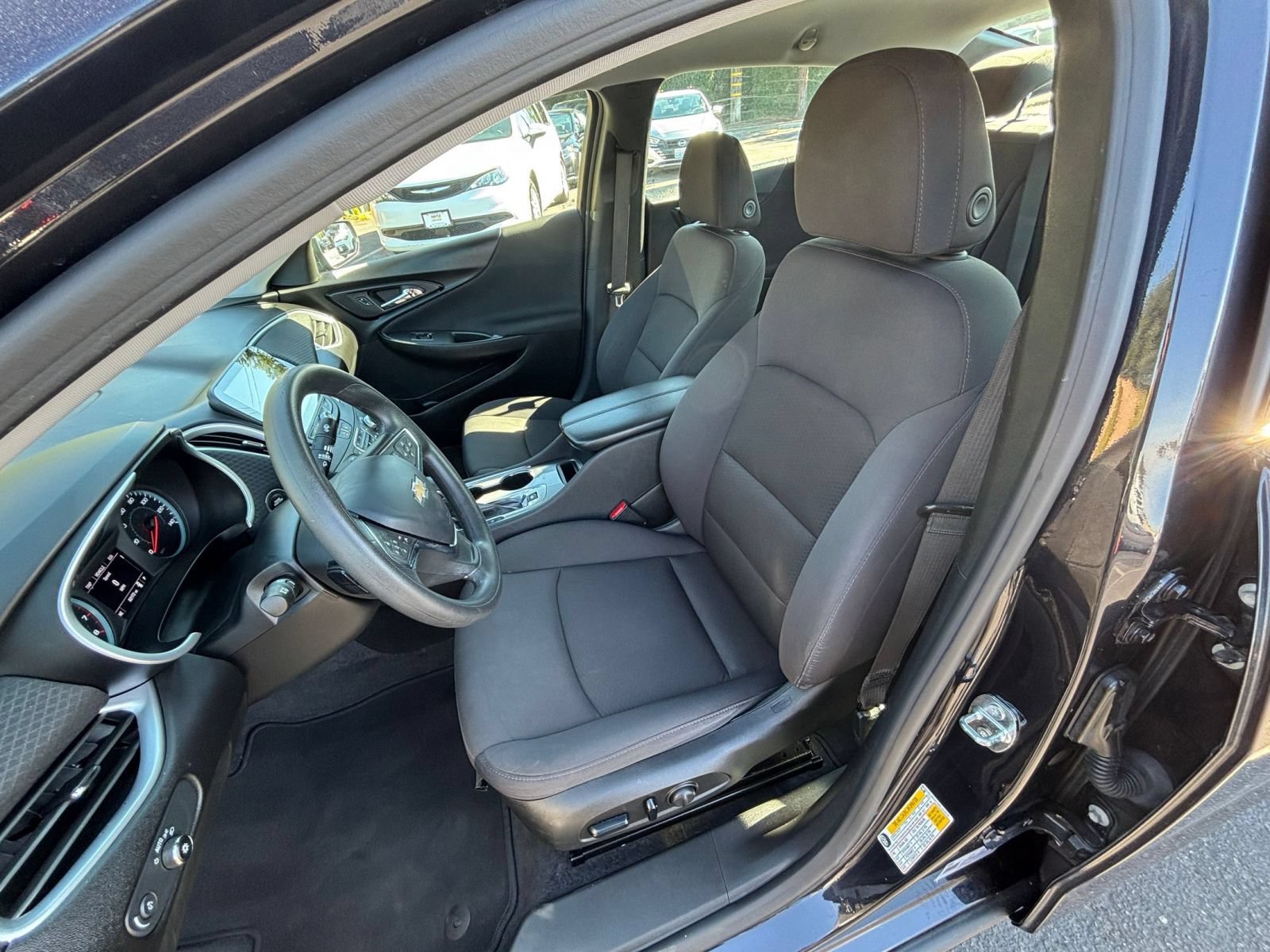 Used 2023 Chevrolet Malibu LT FWD image 37