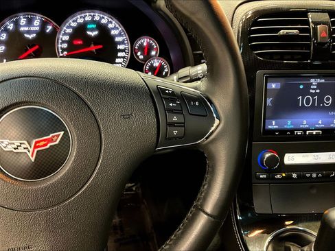 Used 2007 Chevrolet Corvette Coupe w/ Performance Package RWD image 8