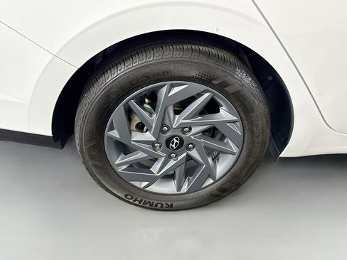 Used 2024 Hyundai Elantra SEL image 33