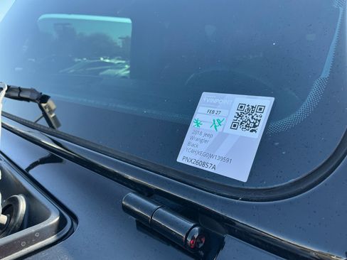 Used 2018 Jeep Wrangler Unlimited Sahara image 25