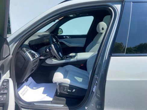 Used 2025 BMW X5 xDrive40i w/ Parking Assistance Package AWD/4WD image 10