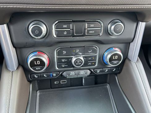 Used 2022 GMC Yukon SLT w/ SLT Luxury Package RWD image 32