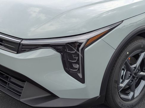 New 2026 Kia K4 FWD image 10