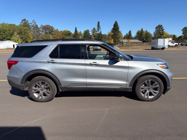Used 2024 Ford Explorer XLT w/ Equipment Group 202A AWD/4WD image 6