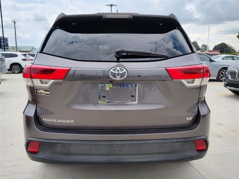 Used 2017 Toyota Highlander SE image 5