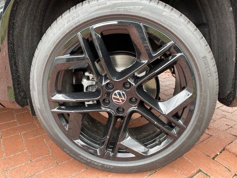 New 2026 Volkswagen Tiguan SE R-Line FWD image 8