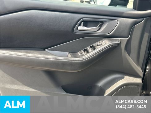 Used 2025 Nissan Rogue SV FWD image 11
