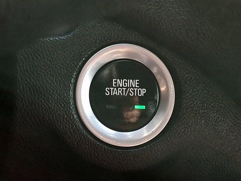 Used 2020 Chevrolet Equinox LT FWD image 21