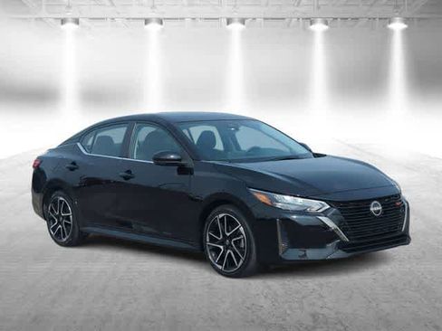 Used 2025 Nissan Sentra SR FWD image 2