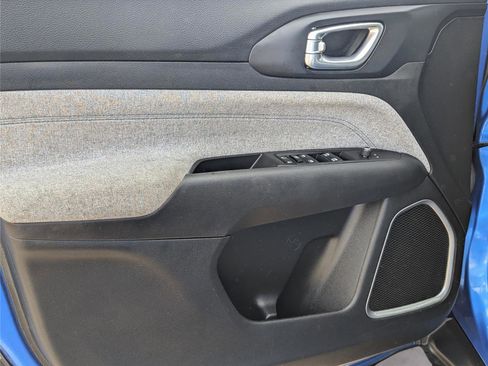 Used 2024 Jeep Compass Latitude image 31