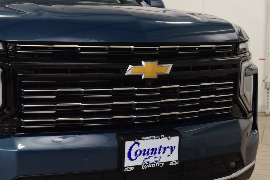 Used 2025 Chevrolet Suburban High Country AWD/4WD image 11