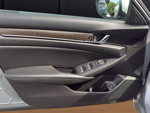 Used 2020 Honda Accord EX image 16