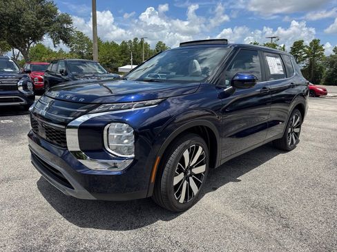 New 2025 Mitsubishi Outlander SE image 3