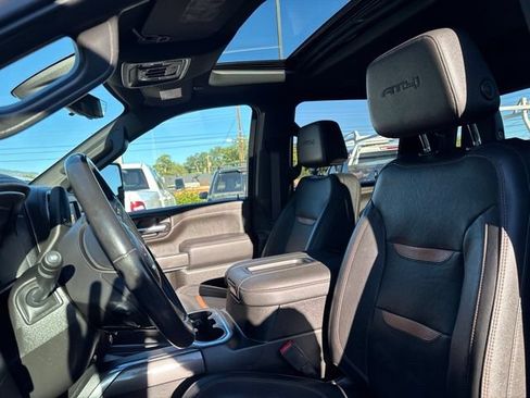 Used 2022 GMC Sierra 2500 AT4 w/ AT4 Premium Plus Package AWD/4WD image 12