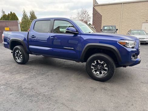 Used 2022 Toyota Tacoma TRD Off-Road image 10