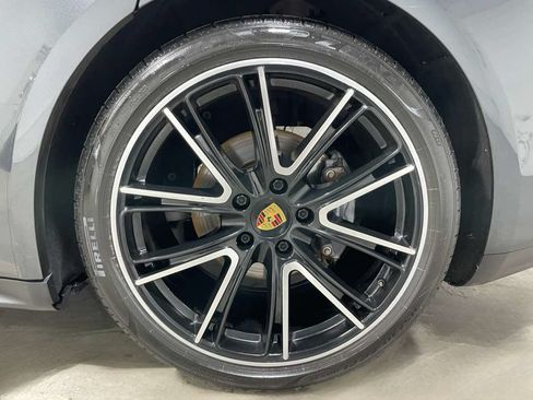 Used 2018 Porsche Panamera 4 w/ Premium Package AWD/4WD image 7