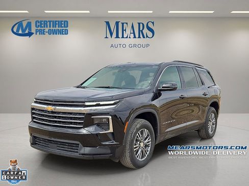 Used 2025 Chevrolet Traverse LT image 1