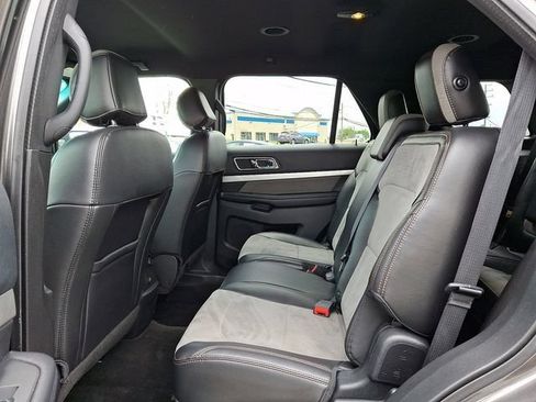 Used 2017 Ford Explorer XLT w/ Equipment Group 202A AWD/4WD image 10