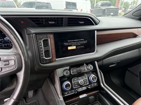 Used 2023 GMC Yukon XL Denali Ultimate AWD/4WD image 19