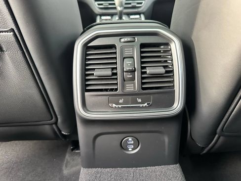 Used 2026 Porsche Macan AWD/4WD image 39