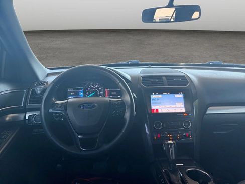 Used 2018 Ford Explorer XLT w/ Equipment Group 202A AWD/4WD image 30