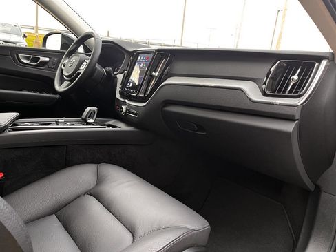 Used 2025 Volvo XC60 B5 Plus image 22