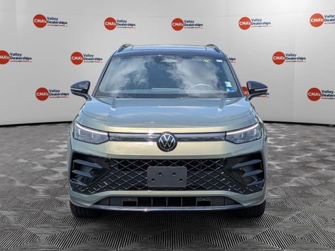 Used 2025 Volkswagen Tiguan SE R-Line AWD/4WD image 6