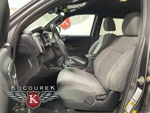 Used 2019 Toyota Tacoma TRD Sport AWD/4WD image 11