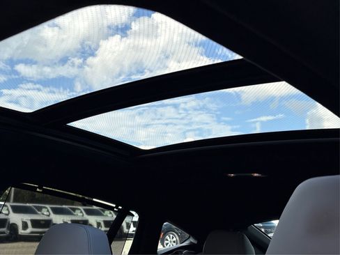 Used 2025 BMW X6 M Competition w/ Executive Package image 32