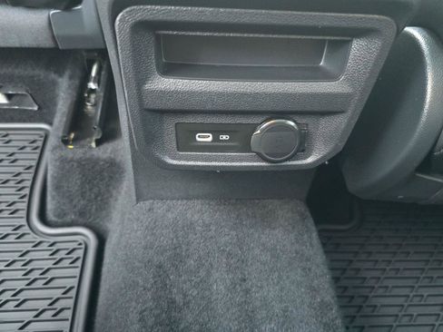 Used 2022 Volkswagen Tiguan SE w/ Panoramic Sunroof Package image 12